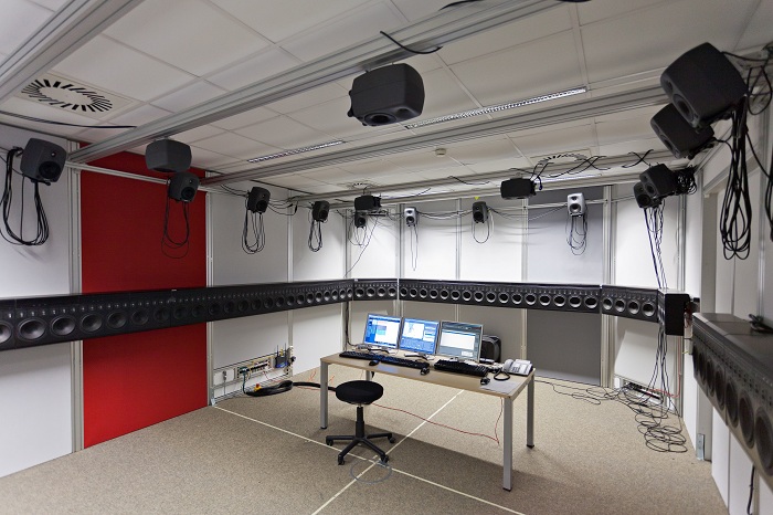 IOSONO Acoustic Testlab Erfurt IOSONO Akustik Labor (Acoustic Testlab) Fertig nach Übergabe. Versuchsaufbau mit WFS (Wellenfeldsynthese) Lautsprecherpanels und Deckenlautsprechern.