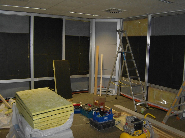 IOSONO Acoustic Testlab Baustelle IOSONO Akustik Labor (Acoustic Testlab) Baustelle. Einbau der Akustikabsorber bzw. Schallabsorber (Resonanzabsorber, Breitbandabsorber, Basotect)