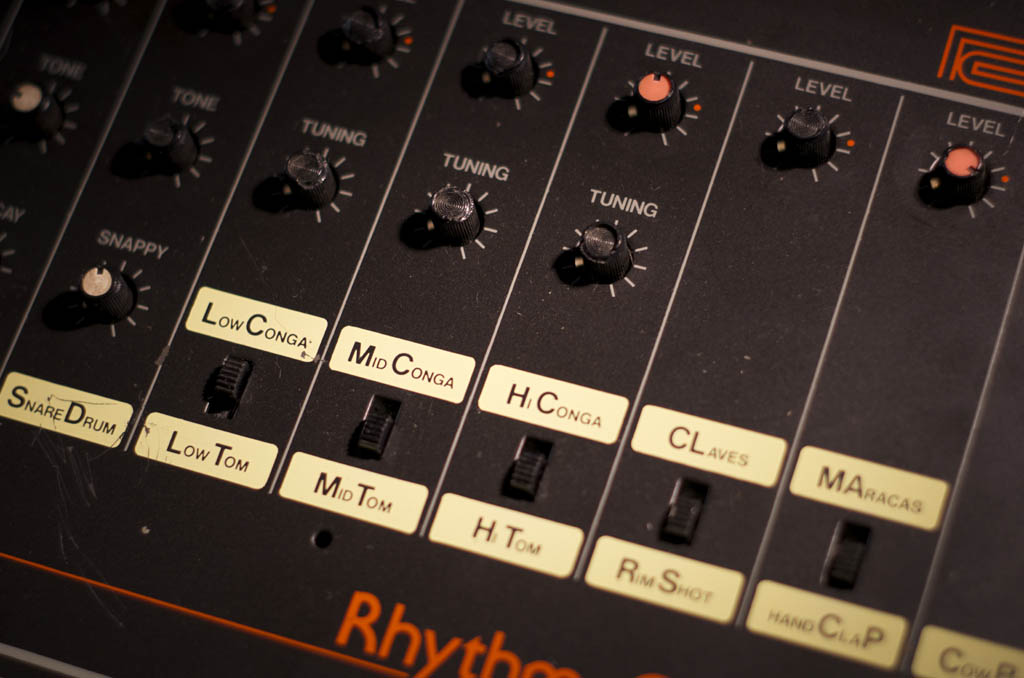 Roland TR808 Rhythm Composer Reparatur Frontplatte Details Roland TR808 Teilansicht Front, Nahaufnahme