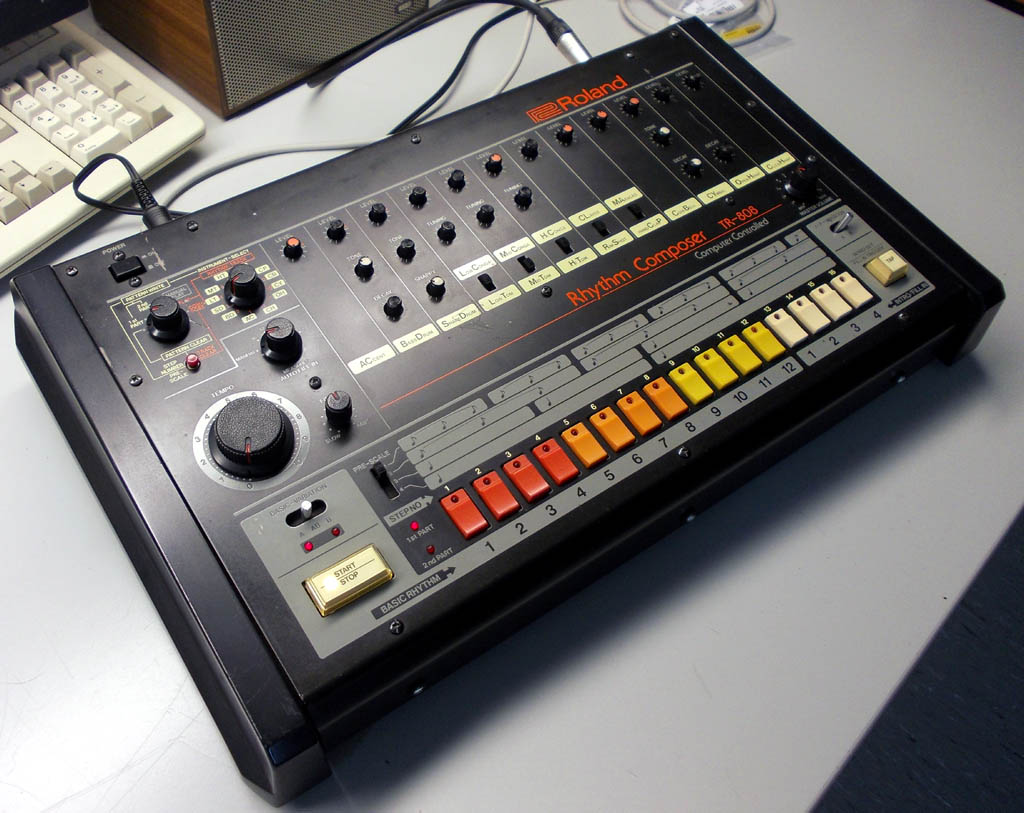 Roland TR808 Rhythm Composer Reparatur Gesamtansicht Roland TR808 Reparatur