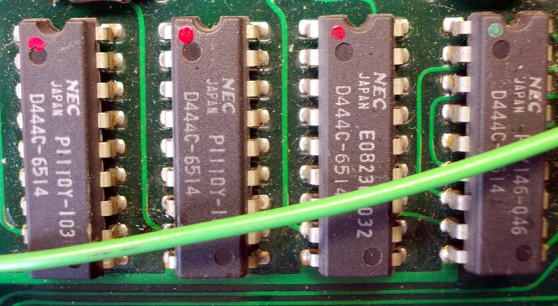 Roland TR808 Reparatur RAM NEC D444C Großaufnahme Speicher