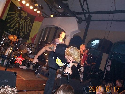 Toten Hosen in Schweinfurt, Stattbahnhof, 2001.