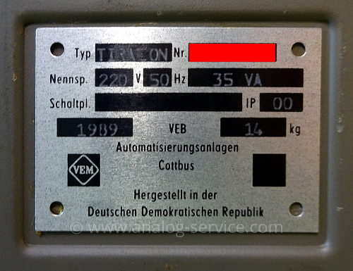 Das Typenschild des Synthesizers